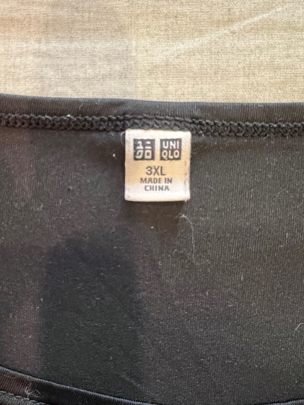 Uniqlo Black Short-Sleeve Crew Neck Tee - Picture 3 of 4